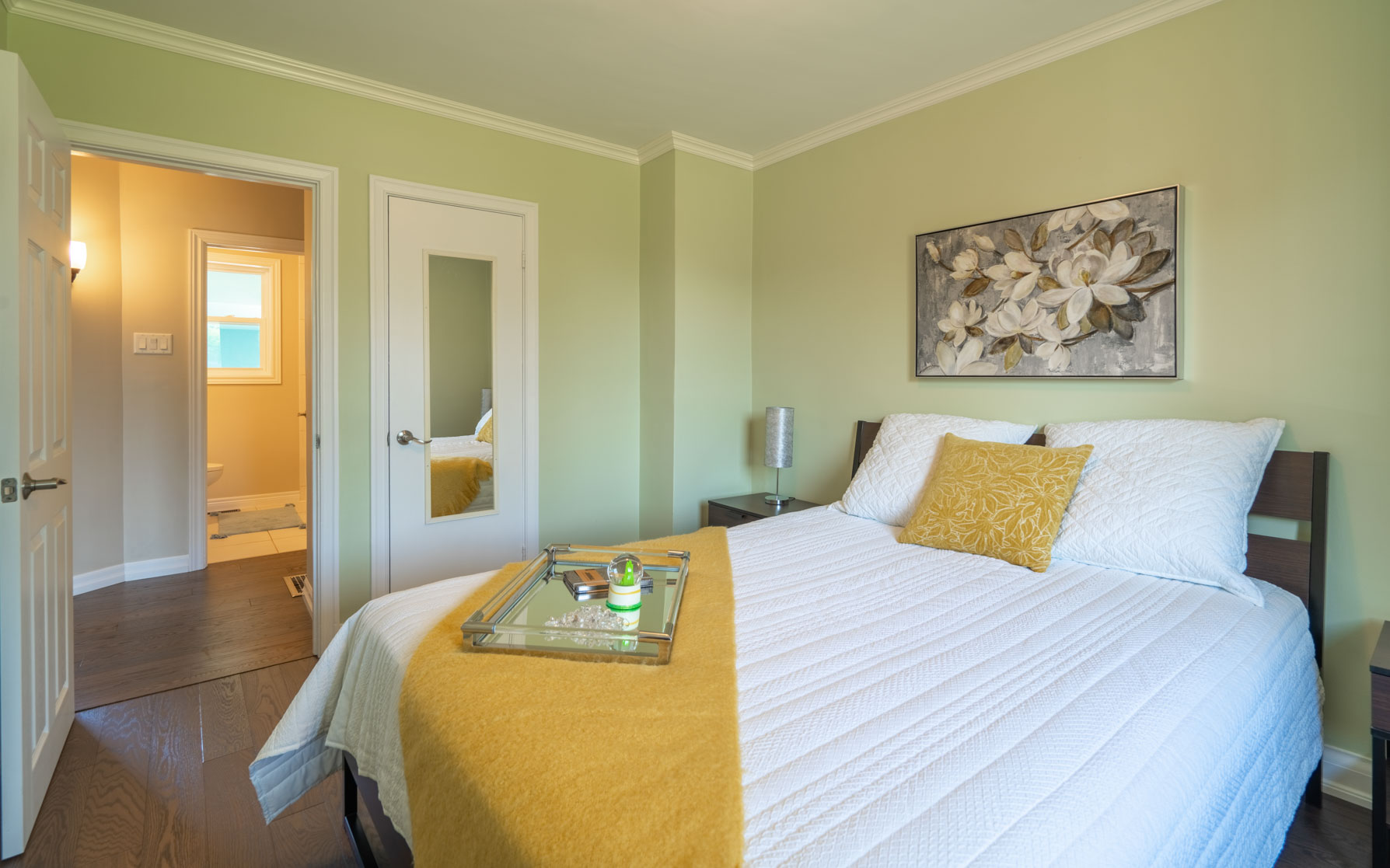 https://sites-static-content.s3.amazonaws.com/site/shared/virtualtours/2972/c/16_434_Rustic_Rd_Toronto_hdrMASTER_2-.jpg