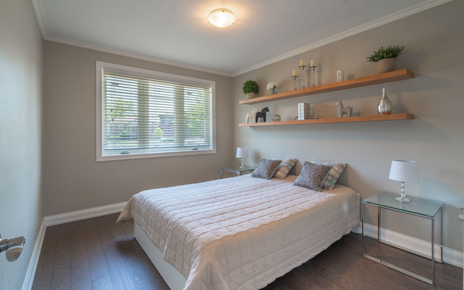 https://sites-static-content.s3.amazonaws.com/site/shared/virtualtours/2972/c/17_434_Rustic_Rd_Toronto_hdrSECND-.jpg