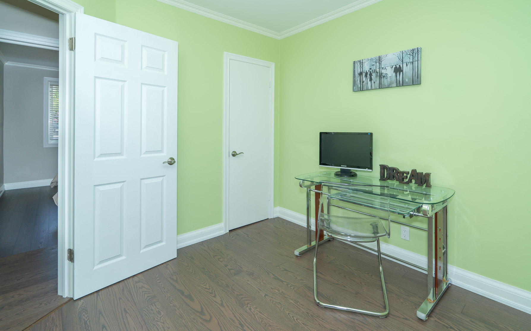 https://sites-static-content.s3.amazonaws.com/site/shared/virtualtours/2972/c/20_434_Rustic_Rd_Toronto_3RD-04679.jpg