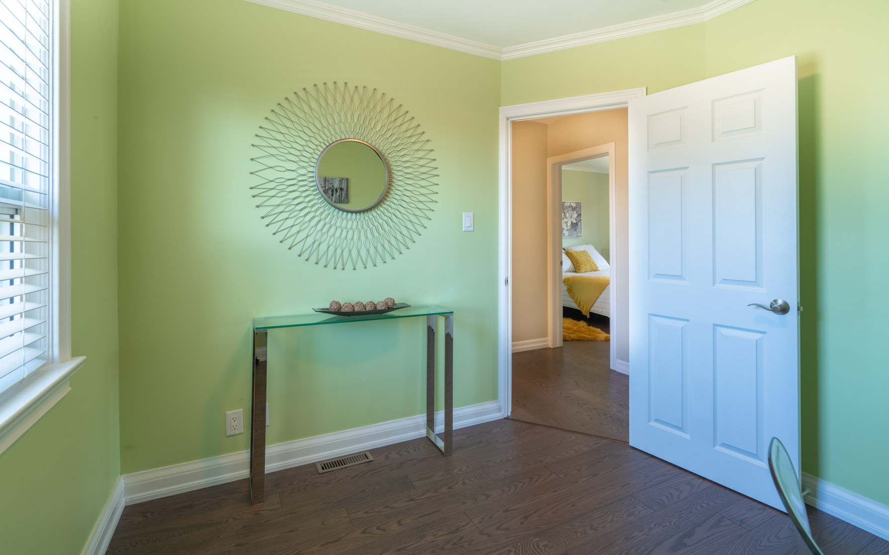 https://sites-static-content.s3.amazonaws.com/site/shared/virtualtours/2972/c/20_434_Rustic_Rd_Toronto_HDR_3RD_2-.jpg