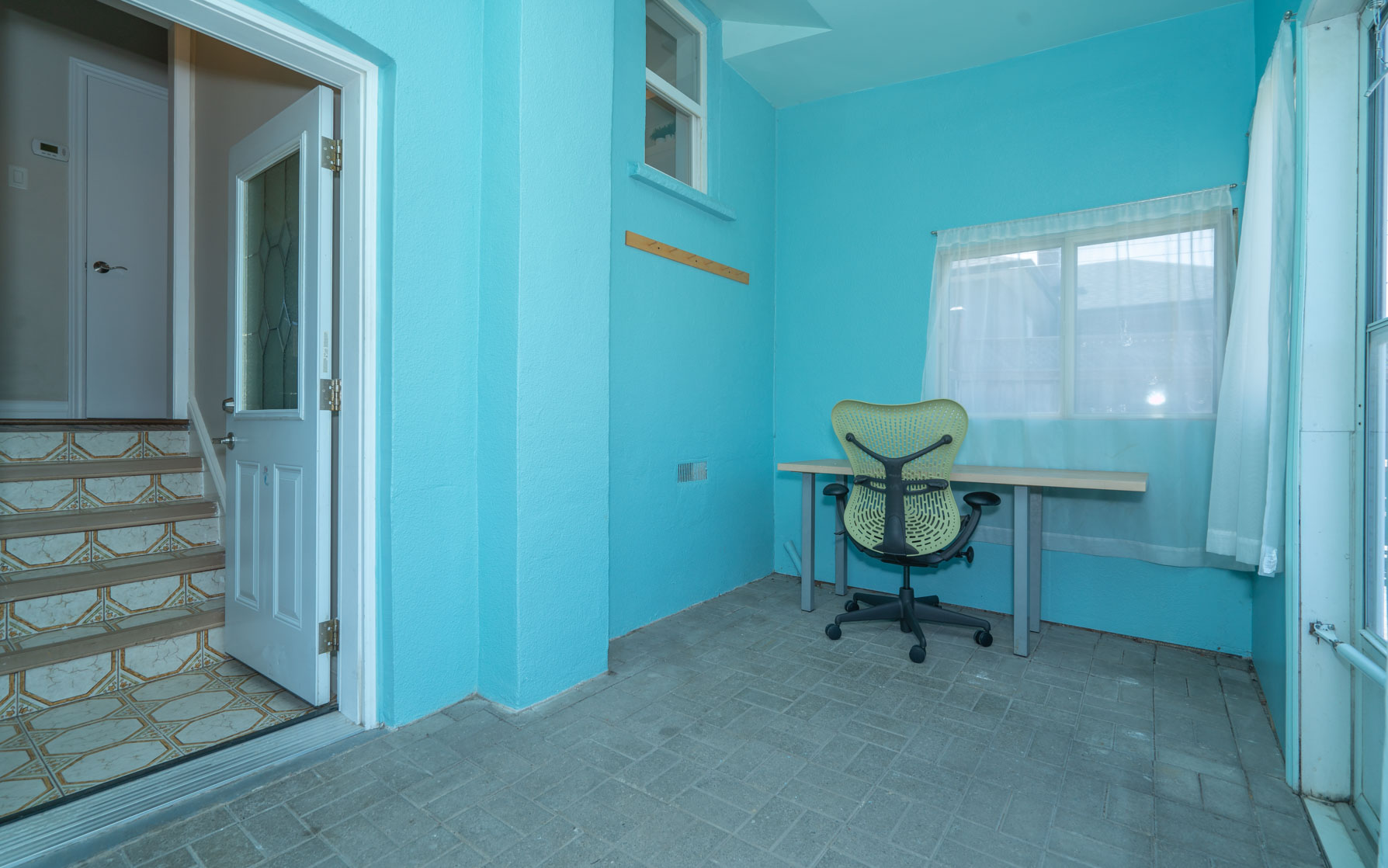 https://sites-static-content.s3.amazonaws.com/site/shared/virtualtours/2972/c/23_434_Rustic_Rd_Toronto-04695.jpg