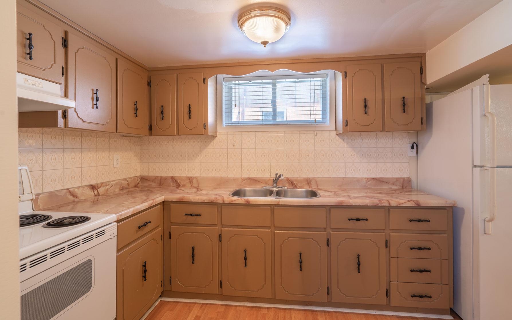 https://sites-static-content.s3.amazonaws.com/site/shared/virtualtours/2972/c/24_434_Rustic_Rd_Toronto_HDR_Basement_KITCH_3-.jpg