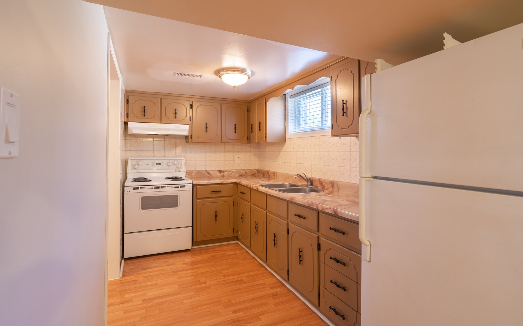 https://sites-static-content.s3.amazonaws.com/site/shared/virtualtours/2972/c/25_434_Rustic_Rd_Toronto_HDR_Basement_KITCH_2-.jpg