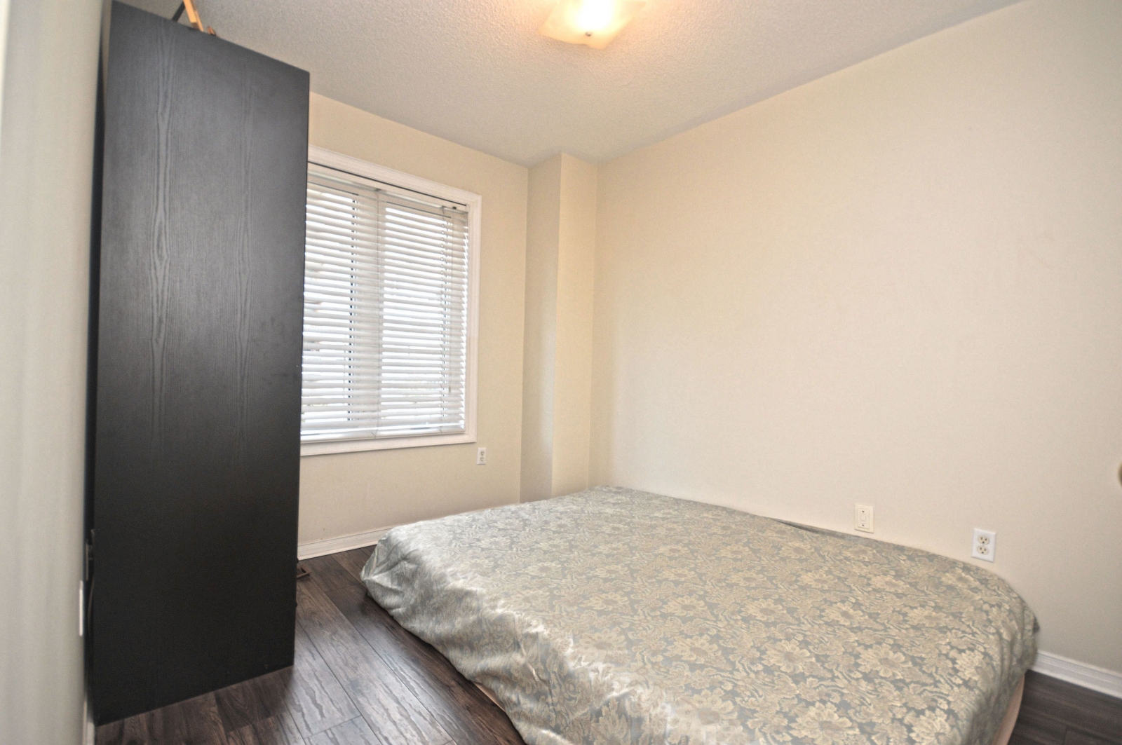 https://sites-static-content.s3.amazonaws.com/site/shared/virtualtours/3038/c/3-735-New-Westminster-Fuad-Abasov-Real_Estate_(12).jpg