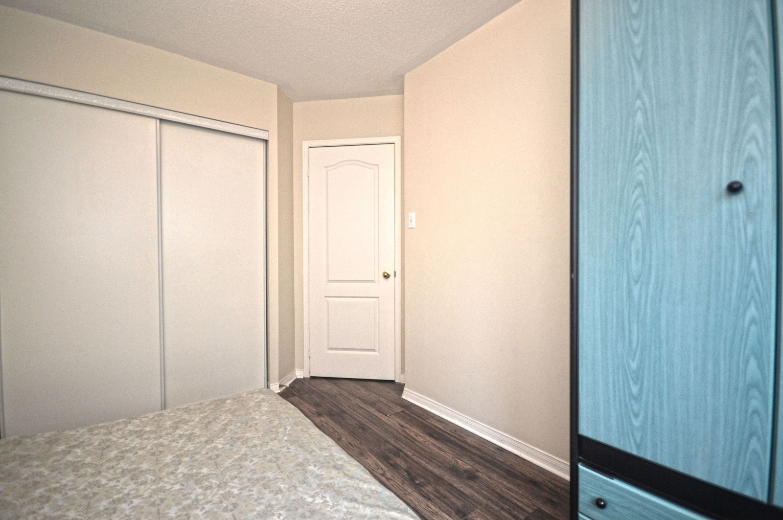 https://sites-static-content.s3.amazonaws.com/site/shared/virtualtours/3038/c/3-735-New-Westminster-Fuad-Abasov-Real_Estate_(13).jpg