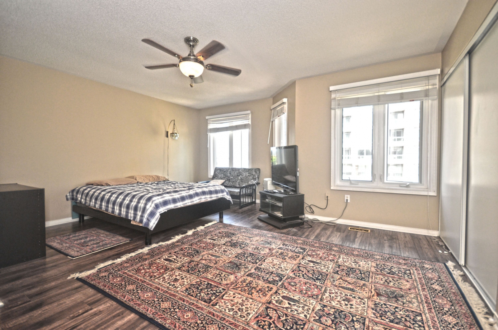 https://sites-static-content.s3.amazonaws.com/site/shared/virtualtours/3038/c/3-735-New-Westminster-Fuad-Abasov-Real_Estate_(17).jpg