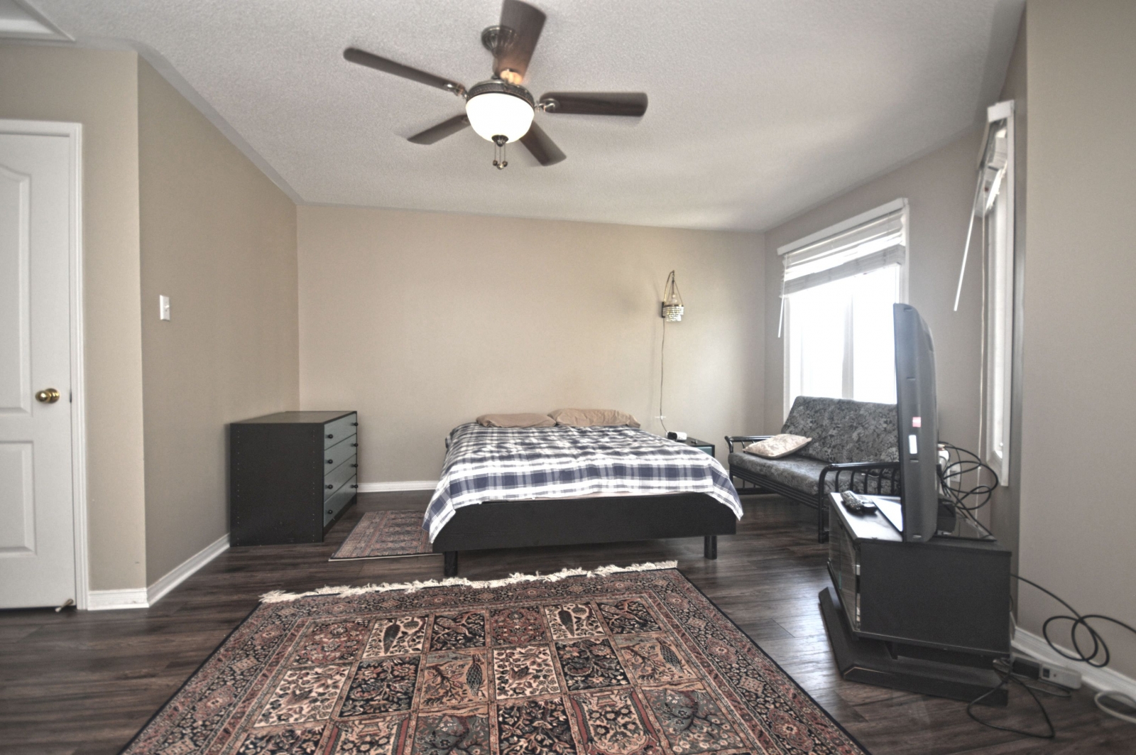 https://sites-static-content.s3.amazonaws.com/site/shared/virtualtours/3038/c/3-735-New-Westminster-Fuad-Abasov-Real_Estate_(18).jpg