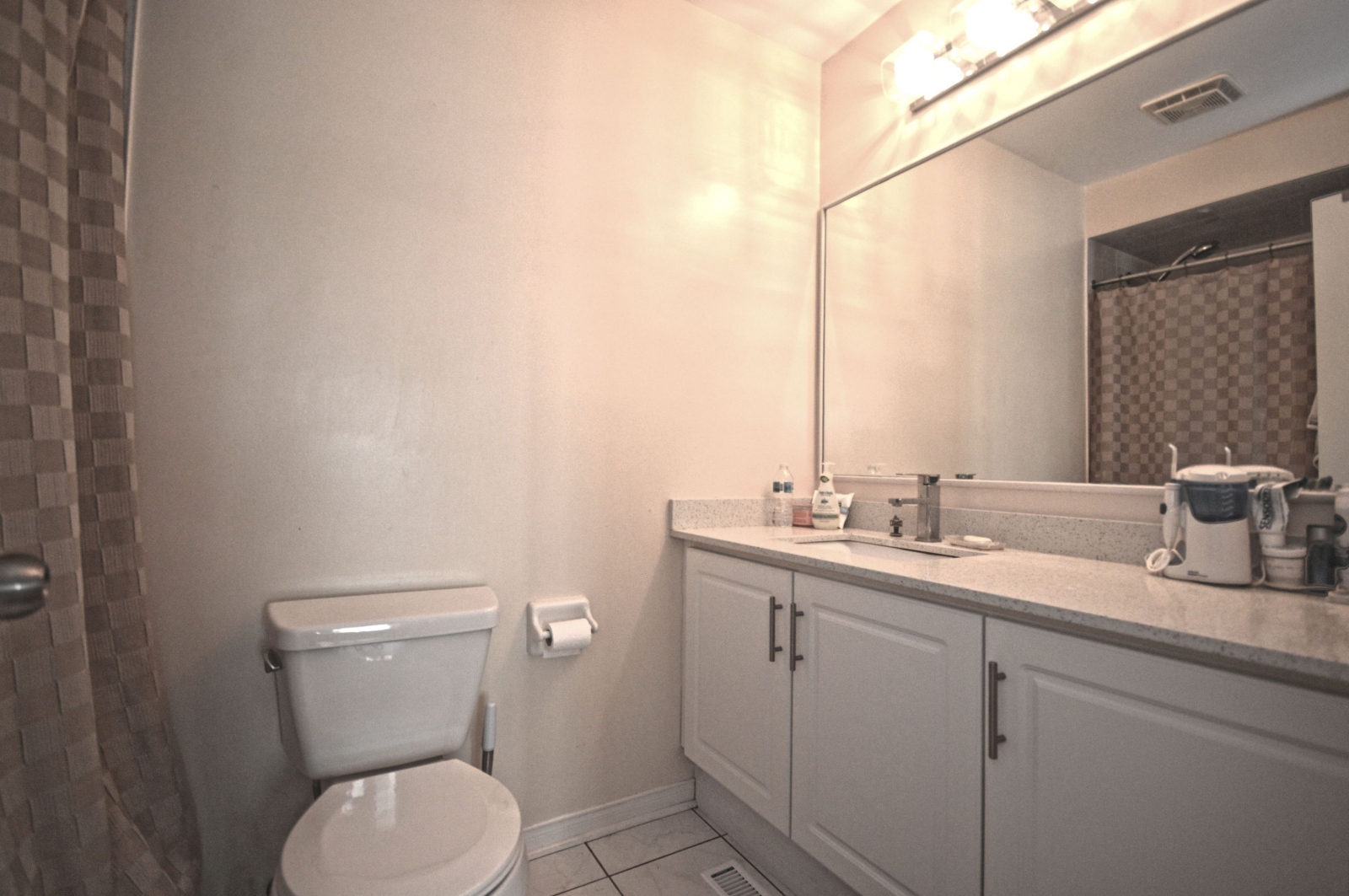 https://sites-static-content.s3.amazonaws.com/site/shared/virtualtours/3038/c/3-735-New-Westminster-Fuad-Abasov-Real_Estate_(19).jpg