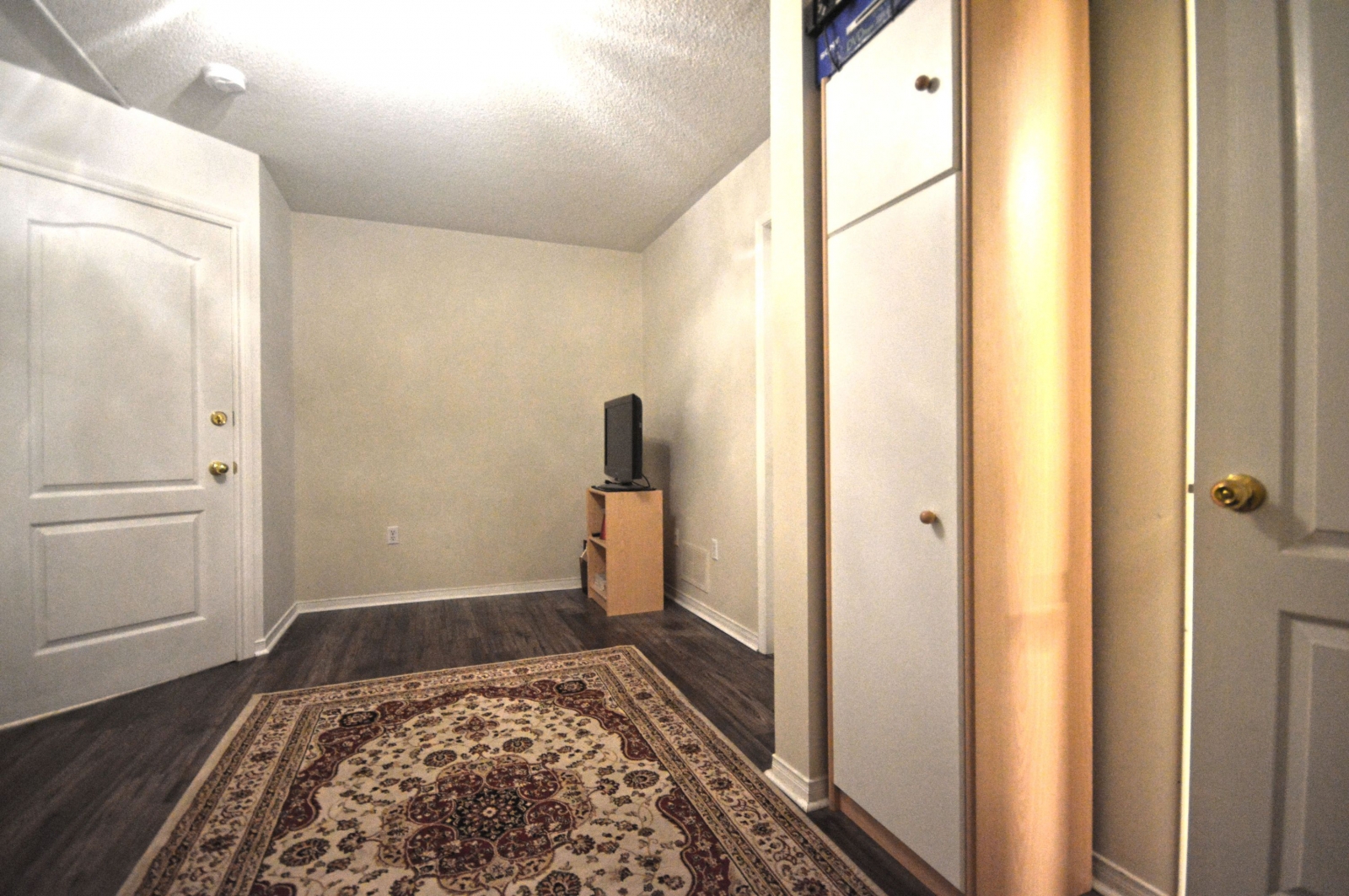 https://sites-static-content.s3.amazonaws.com/site/shared/virtualtours/3038/c/3-735-New-Westminster-Fuad-Abasov-Real_Estate_(22).jpg