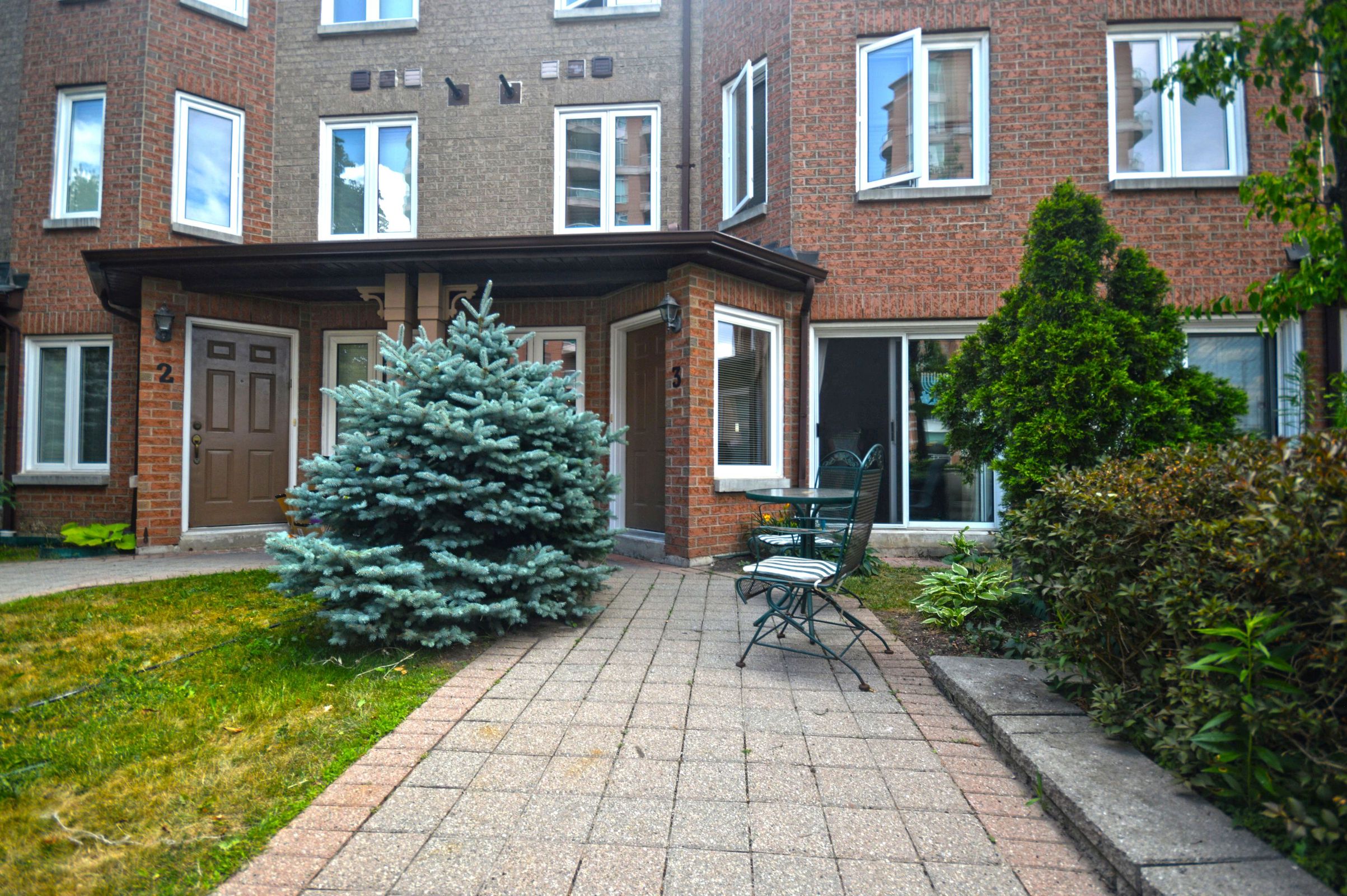 https://sites-static-content.s3.amazonaws.com/site/shared/virtualtours/3038/c/3-735-New-Westminster-Fuad-Abasov-Real_Estate_(24).jpg