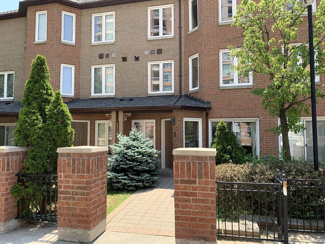 https://sites-static-content.s3.amazonaws.com/site/shared/virtualtours/3038/c/3-735-New-Westminster-Fuad-Abasov-Real_Estate_(29).jpg